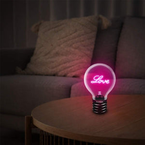 Particolare della base della lampada GLOW ME con porta USB-C e interruttore per batteria ricaricabile.