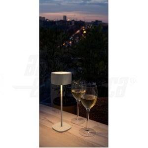 foto scena in ambiente esterno Lampada Ricaricabile da Tavolo Caffè USB Led 2W Luce Calda IP44