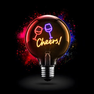 Lampadina decorativa LED G125 E27 POPON CHEERS accesa su sfondo nero