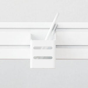 Porta penne e matite in acciaio per pannelli slatwall colore bianco