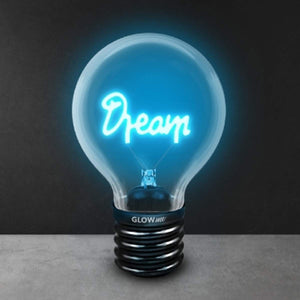 Lampada da tavolo ricaricabile a forma di lampadina con filamento LED azzurro scritta Dream.