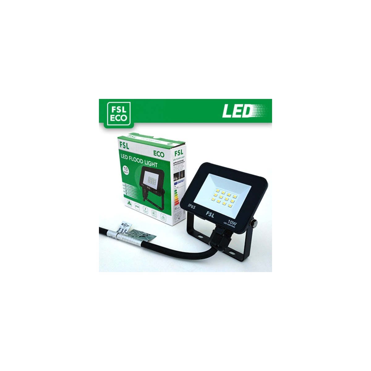 Faro LED 10W montato a parete per illuminare un ingresso esterno"